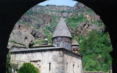 花のアルメニアを行く　史上最初のキリスト教国ゲガルド修道院