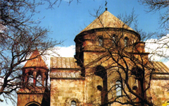 花のアルメニアを行く　史上最初のキリスト教国リプシメ教会